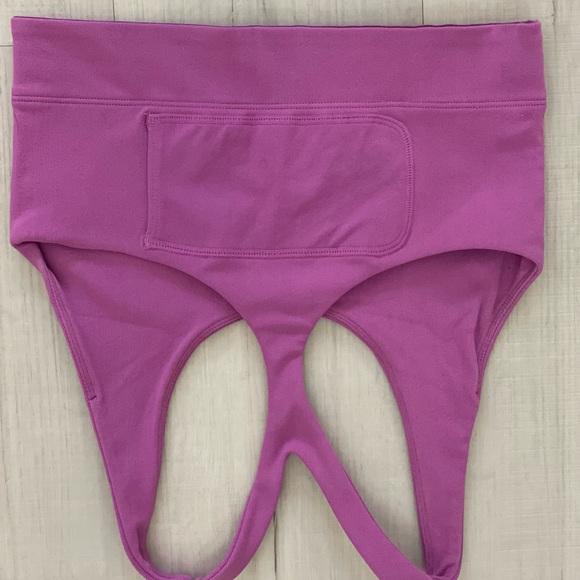 Fabletics sports bra - medium support. Size M/8. - Picture 2 of 2